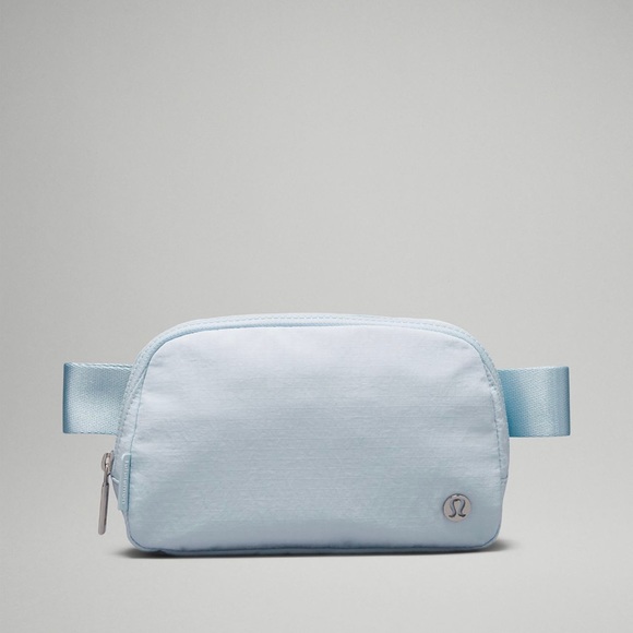 Brand New Lululemon Everywhere Belt Bag in Sky Blue - Picture 13 of 13